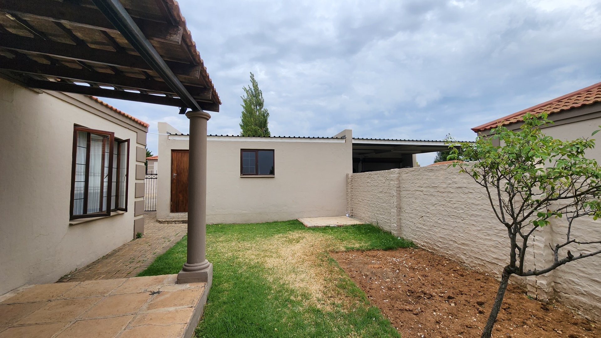 2 Bedroom Property for Sale in Langenhovenpark Free State